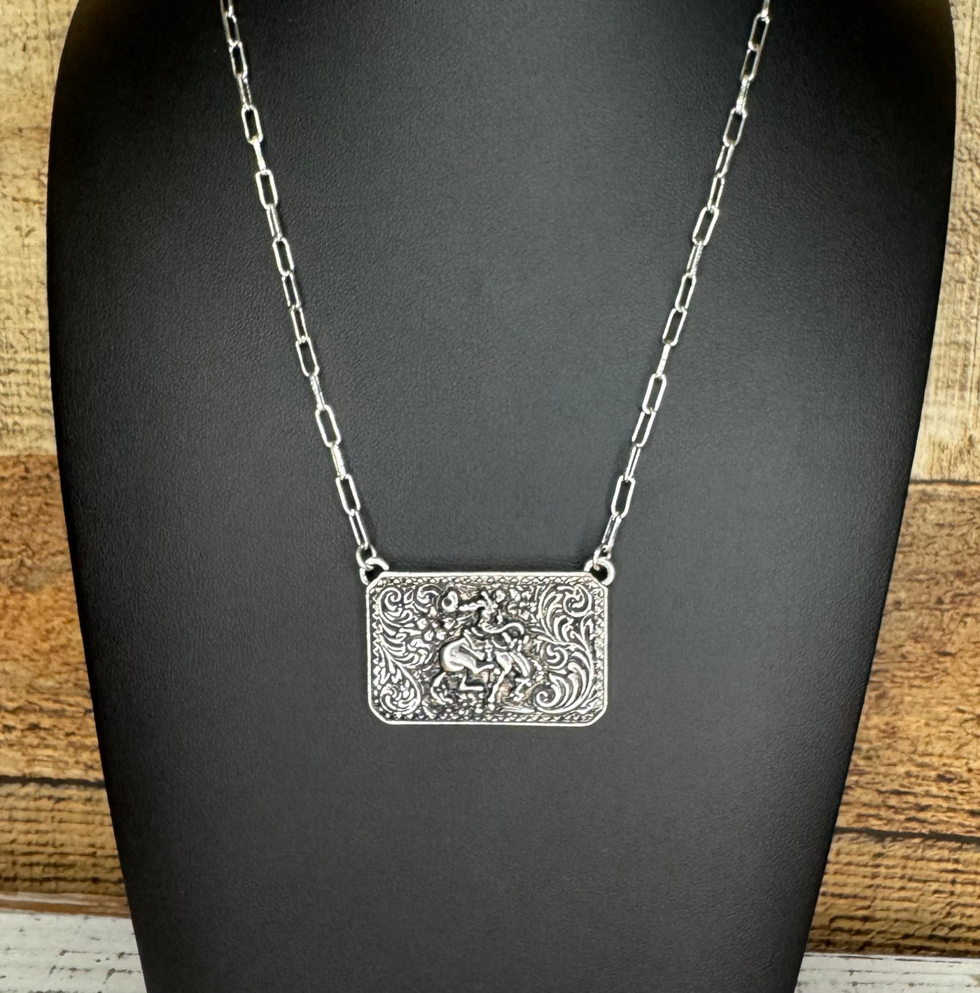 8 SECONDS NECKLACE