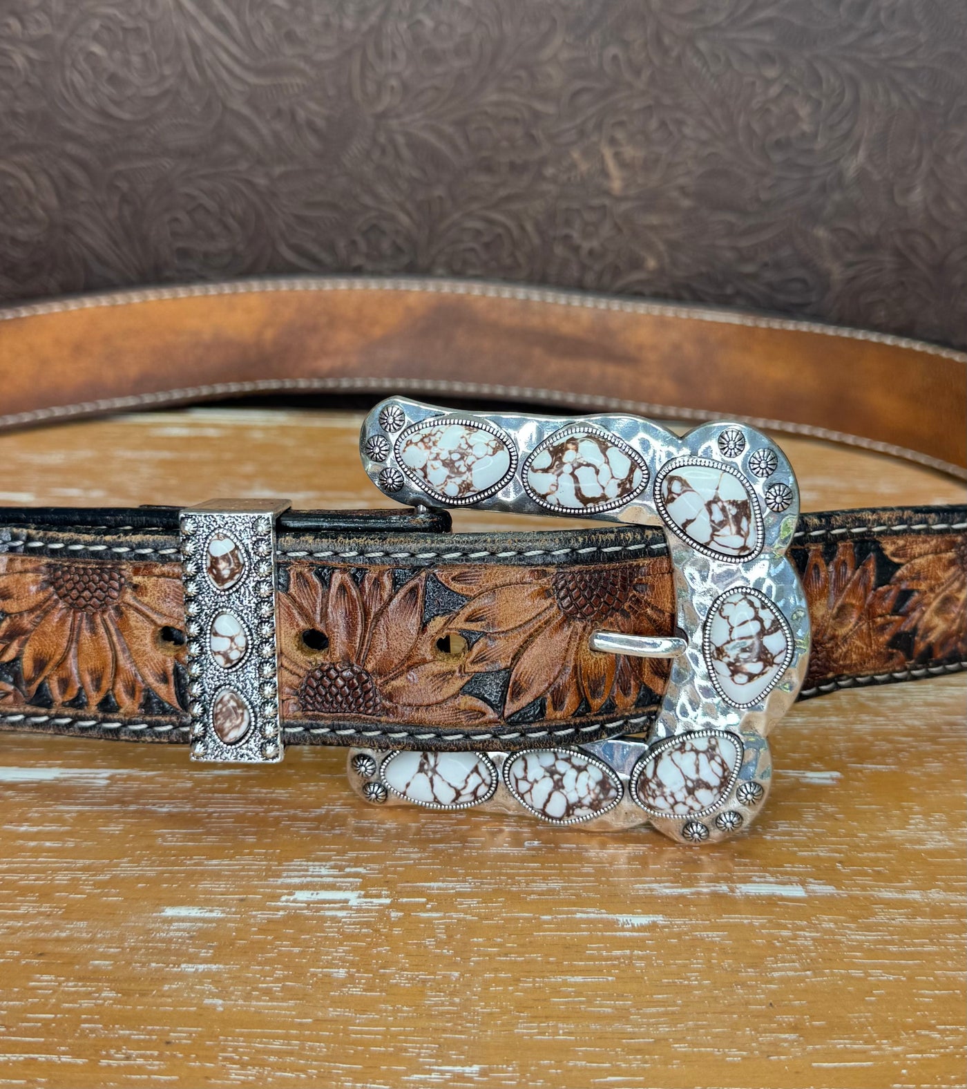 BUCKLE UP BUCKLE WHITE